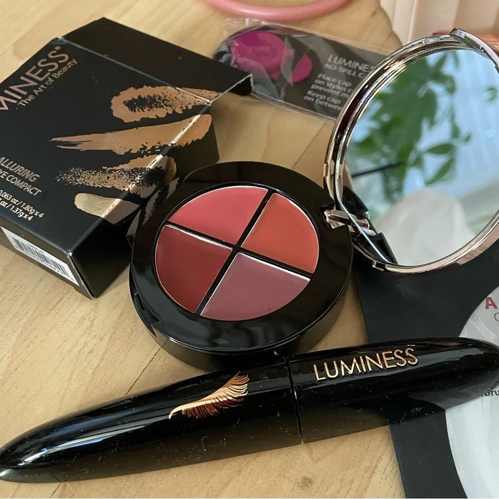 Luminess Air Icon Pro Airbrush Makeup System-used with box. Great Condition